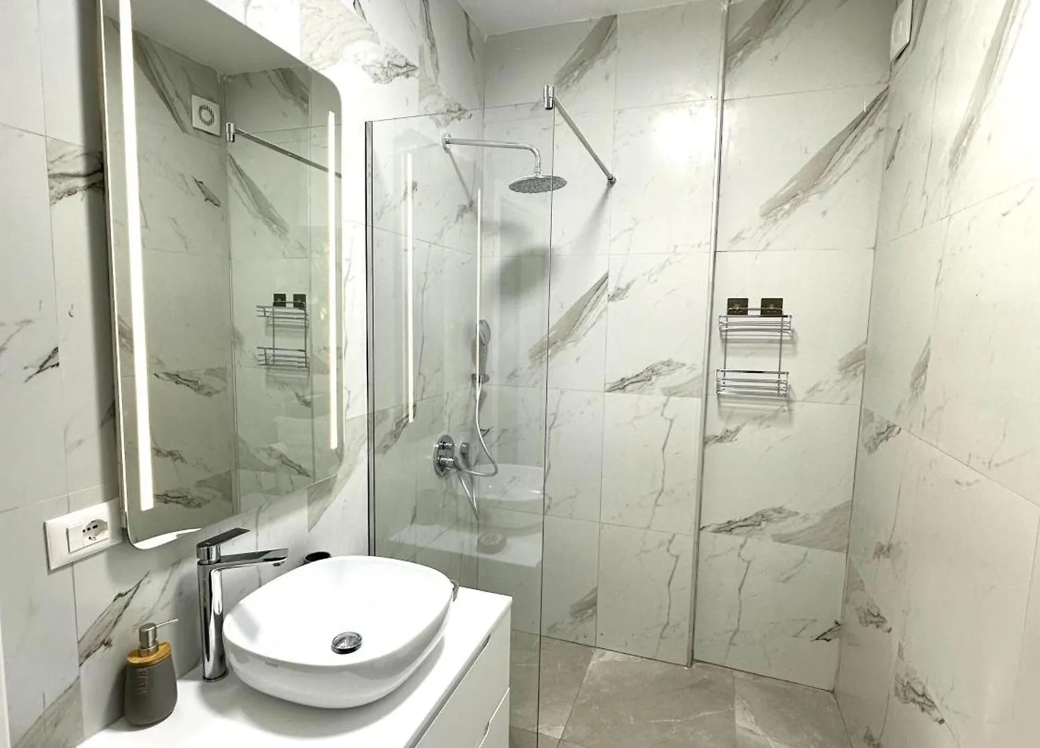 Gardenia Apartment 티라나